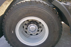 中国重汽 HOKA H7重卡 375马力 6X4 牵引车(ZZ4253S3241C) 中国重汽 HOKA H7重卡 375马力 6X4 牵引车(ZZ4253S3241C)