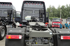 中国重汽 HOKA H7重卡 375马力 6X4 牵引车(ZZ4253S3241C) 中国重汽 HOKA H7重卡 375马力 6X4 牵引车(ZZ4253S3241C)