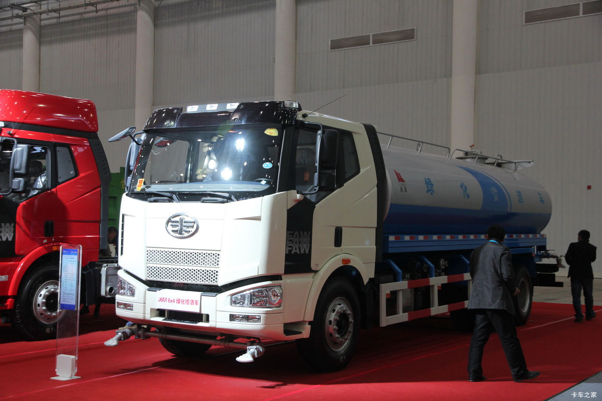 一汽解放 J6M 260马力 6X4 洒水车(龙帝牌)