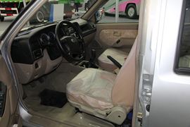 陆铃 皮卡驾驶室                                               图片