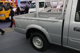 陆铃 皮卡上装                                                图片