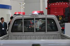 陆铃 皮卡上装                                                图片