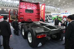 中国重汽 威泺 375马力 6X4 牵引车(ZZ4259N394CC1B)