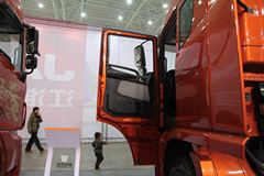 联合卡车U420 420马力 6X4 牵引车(SQR4250D6ZT4)