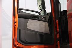 联合卡车U420 420马力 6X4 牵引车(SQR4250D6ZT4)