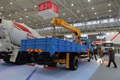 东风 145系列 180马力 4X2 随车吊