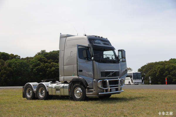 沃尔沃 FH重卡 540马力 6X4 牵引车
