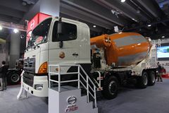 广汽日野 700系列 8X4 混凝土搅拌车(中联牌)