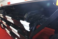 广汽日野 700系列重卡 350马力 6X4 5.8米自卸车(YC3251FS2PM)