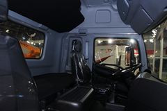 广汽日野 700系列重卡 350马力 6X4牵引车(YC4250SS2PK4)