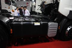 广汽日野 700系列重卡 350马力 6X4牵引车(YC4250SS2PK4)