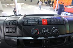 依维柯 EuroCargo系列 299马力 4X4 载货车(ML150E28W5)