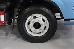 跃进 超越C300 140马力 4.18米单排厢式轻卡