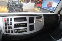 一汽解放 J6L中卡 140马力 4X2 6.8米载货车底盘(新道依茨) 一汽解放 J6L中卡 140马力 4X2 6.8米载货车底盘(新道依茨)