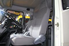 一汽解放 J6L中卡 140马力 4X2 6.8米载货车底盘(新道依茨) 一汽解放 J6L中卡 140马力 4X2 6.8米载货车底盘(新道依茨)