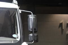 一汽解放 J6L中卡 140马力 4X2 6.8米载货车底盘(新道依茨) 一汽解放 J6L中卡 140马力 4X2 6.8米载货车底盘(新道依茨)