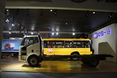 一汽解放 J6L中卡 140马力 4X2 6.8米载货车底盘(新道依茨) 一汽解放 J6L中卡 140马力 4X2 6.8米载货车底盘(新道依茨)