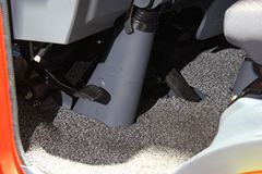 一汽通用 F330速豹 150马力 4.8米排半厢式轻卡(CA1063PK45L3R5E1)