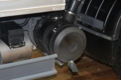 一汽通用 F330速豹 150马力 4.8米排半厢式轻卡(CA1063PK45L3R5E1)