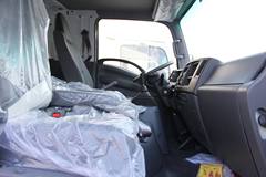 庆铃 700P系列中卡 175马力 4X2 5.5米排半厢式载货车(QL5090XTLAR)
