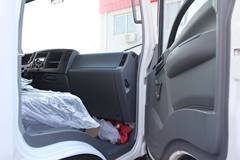庆铃 700P系列中卡 175马力 4X2 5.5米排半厢式载货车(QL5090XTLAR)
