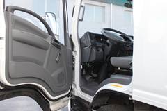庆铃 700P系列中卡 175马力 4X2 5.5米排半厢式载货车(QL5090XTLAR)