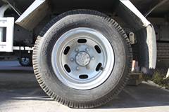 庆铃 700P系列中卡 175马力 4X2 5.5米排半厢式载货车(QL5090XTLAR)