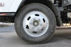 庆铃 700P系列中卡 175马力 4X2 5.5米排半厢式载货车(QL5090XTLAR)
