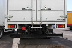 庆铃 700P系列中卡 175马力 4X2 5.5米排半厢式载货车(QL5090XTLAR)