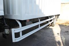 庆铃 700P系列中卡 175马力 4X2 5.5米排半厢式载货车(QL5090XTLAR)