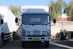 庆铃 700P系列中卡 175马力 4X2 5.5米排半厢式载货车(QL5090XTLAR)