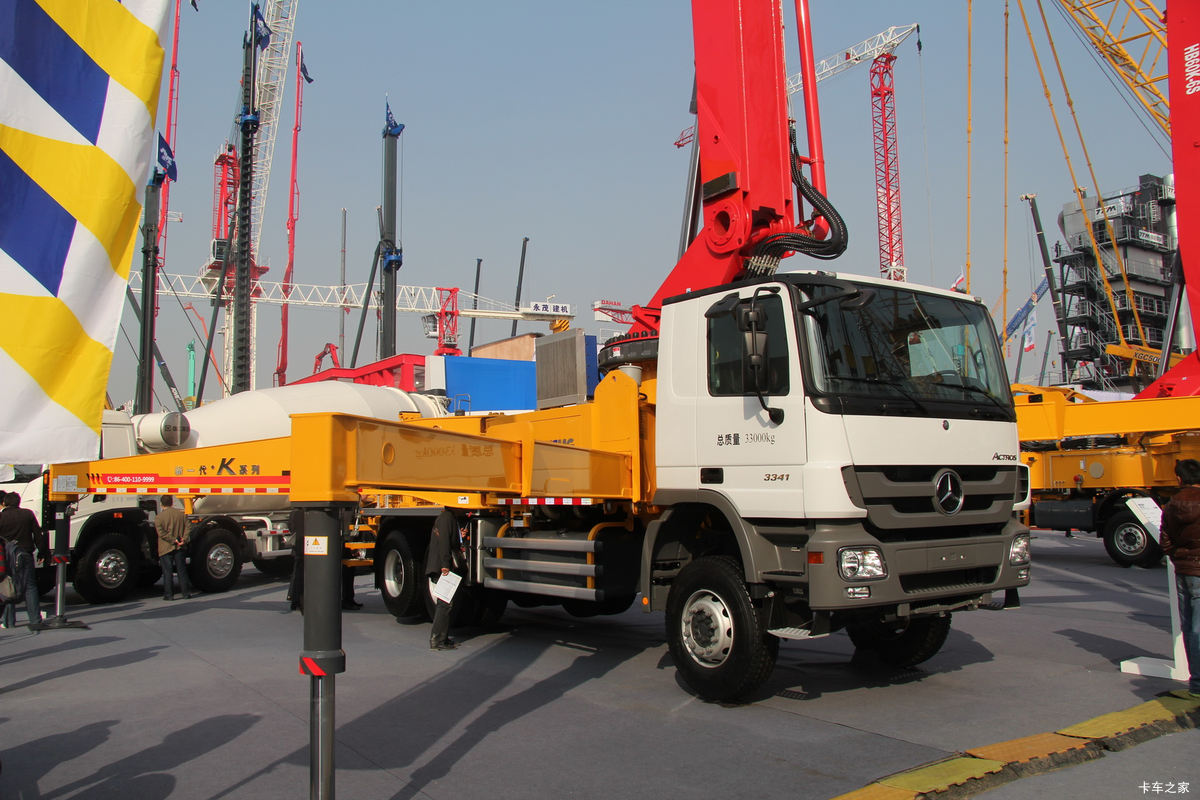 徐工 新一代K系列 50米混凝土泵车(奔驰底盘)