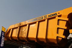 徐工DE400电传动矿山车