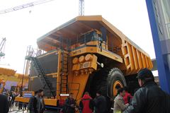 徐工DE400电传动矿山车