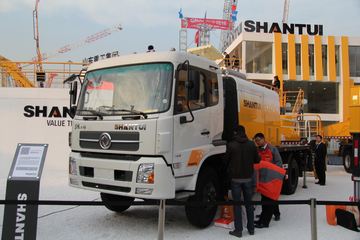 山推 车载式混凝土泵车(东风商用底盘)