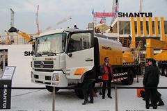 山推 车载式混凝土泵车(东风商用底盘)
