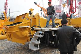 奔驰底盘 泵车&nbsp;泵车底盘                                                图片