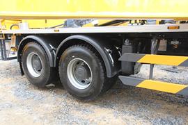 奔驰底盘 泵车&nbsp;泵车底盘                                                图片