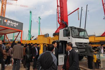 柳工 混凝土泵车(奔驰底盘)