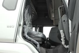 乘龙M7&nbsp;牵引车驾驶室                                               图片