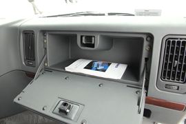 乘龙M7&nbsp;牵引车驾驶室                                               图片