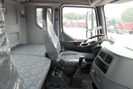 乘龙M7&nbsp;牵引车驾驶室                                               图片