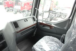 乘龙M7&nbsp;牵引车驾驶室                                               图片