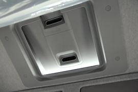 乘龙M7&nbsp;牵引车驾驶室                                               图片