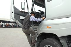 东风柳汽 乘龙康明斯M7C重卡 380马力 6X4 牵引车(豪华版)