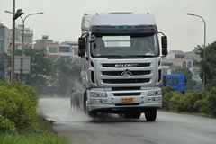 东风柳汽 乘龙康明斯M7C重卡 380马力 6X4 牵引车(豪华版)