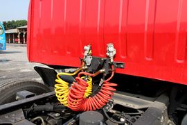 龙卡&nbsp;牵引车底盘                                                图片