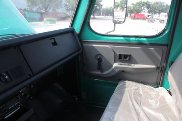 �������� ������ɽ���п� 180���� 4X2 4.2����ж��ͼƬ