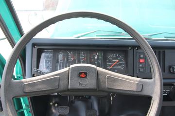 �������� ������ɽ���п� 180���� 4X2 4.2����ж��ͼƬ