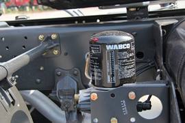 乘龙M5&nbsp;自卸车底盘                                                图片